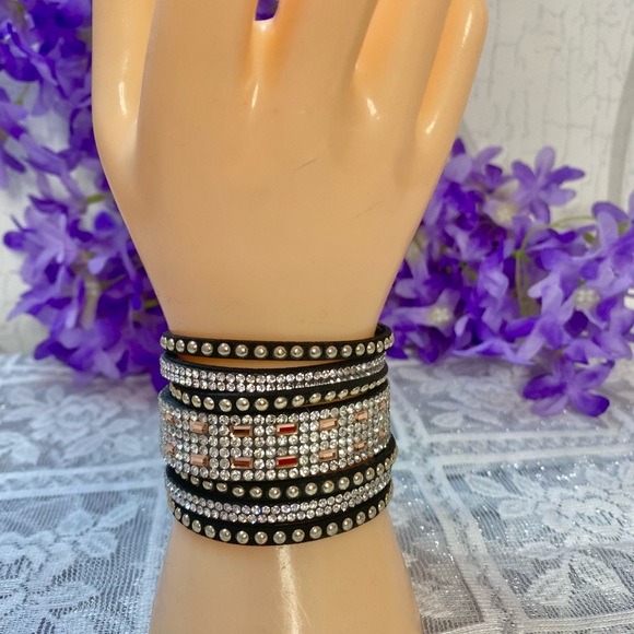 Jewelry - 🌷 Y2K 🌷 Suede Type Black and Silver Crystal Snap Button Bracelet